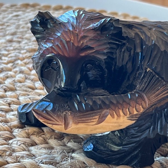 Artisan bear wood carving with fish unmarked likely Ainu art Hokkaido Japan - Picture 4 of 17